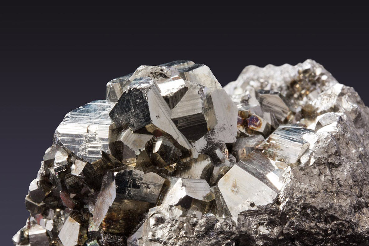 A picture of platinum ore.
